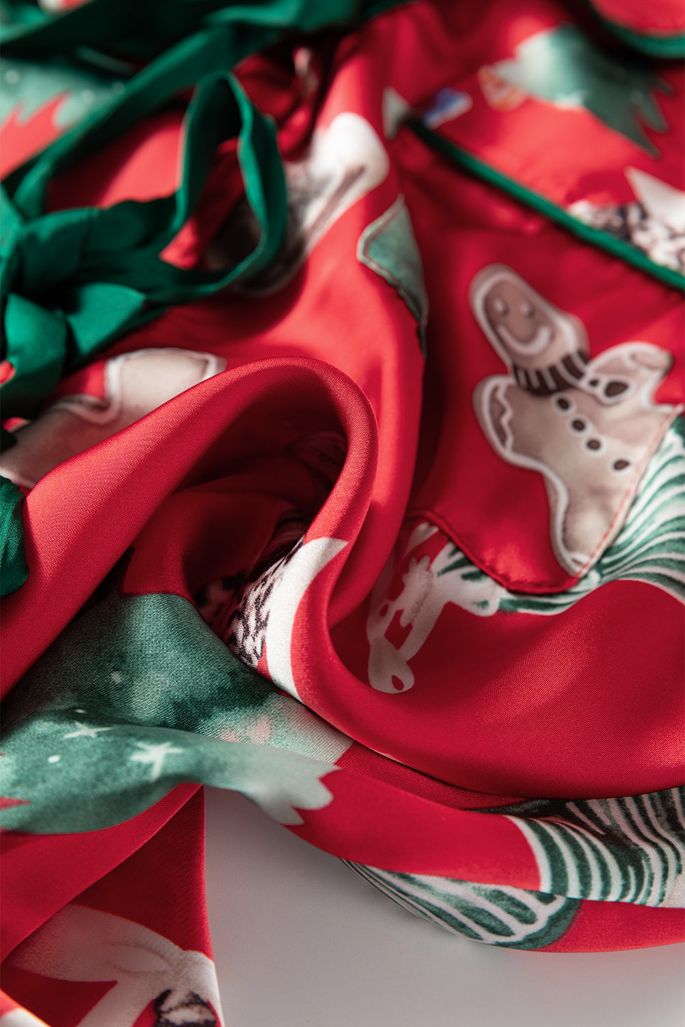 Red Christmas Fashion Print Contrast Ruffle Trim Ribbon Bow Knot 2pcs Pajama Set